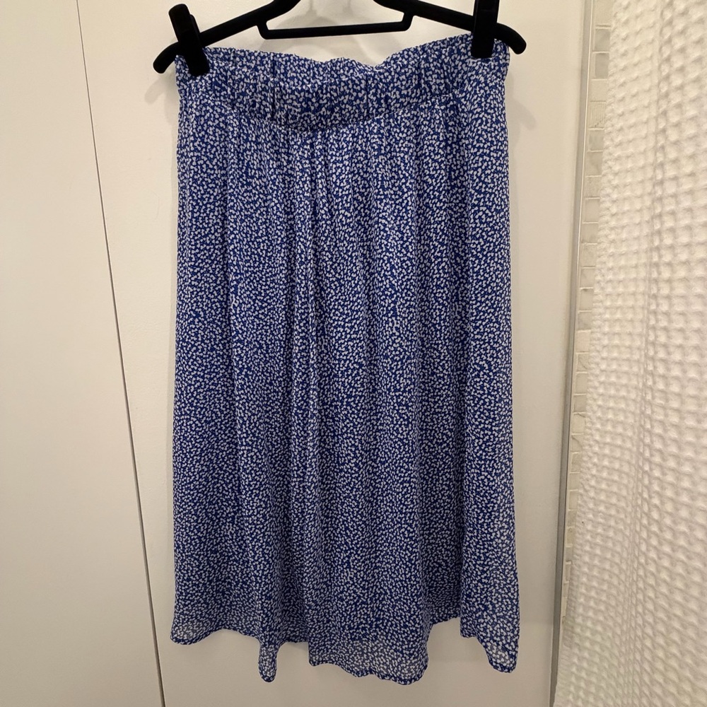 Gestuz Ginkgo leaf patterned blue and white Midi Skirt